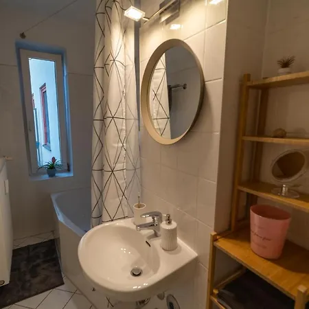 2 Bedroom 65qm - Kitchen - Central - Netflix Magdeburg
